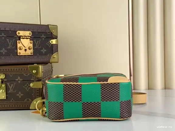 WIS LOUIS Messenger-24*24*8CM VUITTON Chess 0702